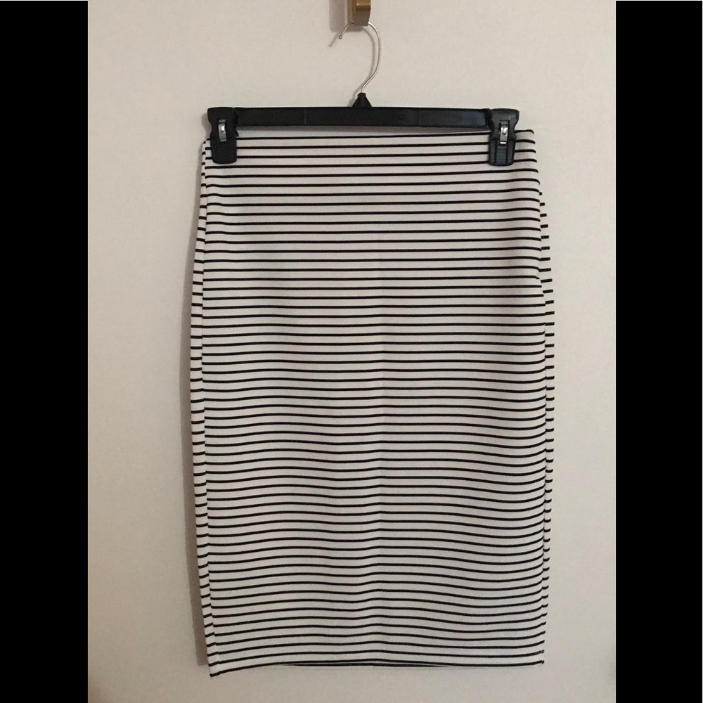 Forever 21 never worn pencil skirt size M